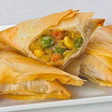 Easy Samosa Recipes, Vegetable Samosa, Healthy Afternoon Snacks, Samosa Recipe, Indian Snack Recipes, Indian Snacks, Samosa, Pastry Recipes, Afternoon Snacks