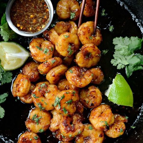 Glazed Hot Honey Garlic Shrimp Honey Shrimp Recipes, Hot Honey Shrimp, Honey Shrimp, Honey Garlic Shrimp, Holistic Recipes, Honey Garlic Sauce, Honey Sauce, Hot Honey, Honey Glaze