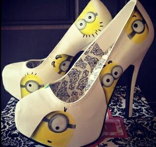 Cool😍😁😚 Minion Wedding, Minion Shoes, Minions 4, Shoe Makeover, Disney Toms, Minions Love, Cute Minions, Hand Painted Shoes, Fashion Tutorial