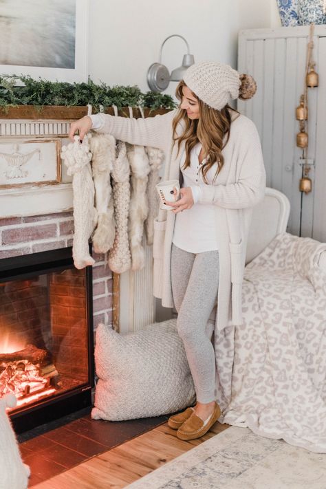 Winter Outfits Comfy, Moccasins Outfit, Fashion Blogger Photography, Fashion Blogger Instagram, Slippers Outfit, Lauren Mcbride, Cozy Gifts, Lounge Outfits, Outfits Comfy