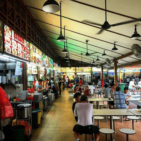 SINGAPORE: Newton Food Centre Places To Visit In Singapore, Hawker Centre, Underground Bar, Singapore Sling, Singapore Grand Prix, Visit Singapore, Crazy Rich Asians, Crazy Rich, Magic Treehouse