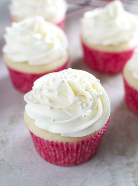 Almond Buttercream Frosting Recipe, Almond Buttercream Frosting, Almond Buttercream, Almond Cupcakes, Cupcake Frosting, Cream Frosting, Fun Cupcakes, Cannoli, Savoury Cake