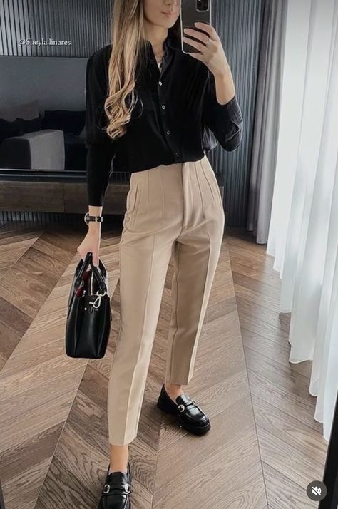 Stile Hijab, Business Professional Outfits, Smart Casual Work Outfit, Casual Work Outfits Women, Corporate Attire, Business Outfits Women, Business Casual Outfits For Work, Work Fits, Casual Day Outfits