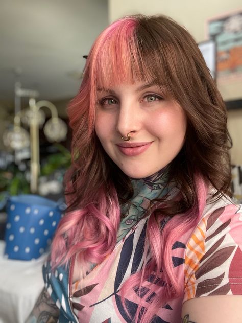 Pink and brown colour block, shag cut layers with curls! Pink And Brown Hair With Bangs, Half Pink Half Brown Hair, Pink Bangs Brown Hair, Color Block Hair Ideas, Light Pink Hair Color, Color Block Hair, Half And Half Hair, Shag Cut, Cut Layers