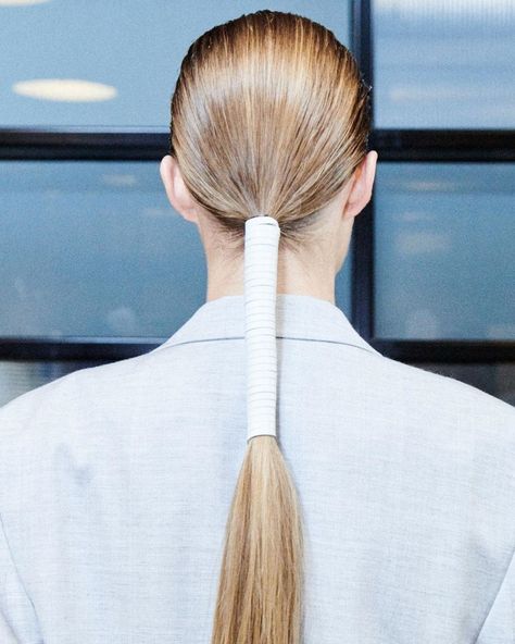 We are #RedkenObsessed with this #RedkenReady look by @Redken Global Creative Director @guidopalau. Dramatic ponytails at @proenzaschouler made possible with Hardwear 16 and #TriplePure32 Ponytail Inspiration, Redken Extreme Shampoo, Spring Hair Trends, Runway Hair, Banana Hair Clips, Red Carpet Hair, Long Hair Tips, Fashion Week Spring 2020, Editorial Hair