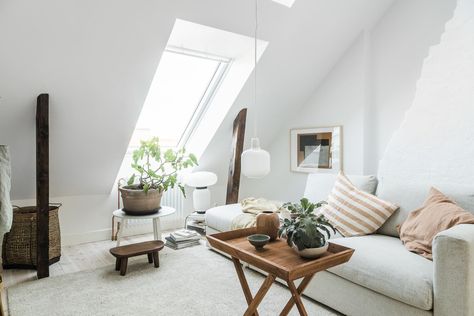 A Bright Scandinavian Attic Studio Apartment - The Nordroom Attic Studio Apartment, Small Attic Apartment, Small Studio Apartment Decorating, Attic Studio, Attic Apartment, Small Apartment Decorating, Studio Apartment Decorating, Design Del Prodotto, Studio Decor