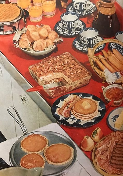 Betty Crocker’s Picture Book 1950 Retro Breakfast, Vintage Food Posters, Griddle Recipes, Electric Griddle, Vintage Baking, Vintage Cooking, Vintage Food, Food History, Food Ads