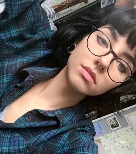 Teya (Strange Aeons)  one of my favorite youtubers (: Strange Aeons, Bangs And Glasses, Witchy Fashion, Grunge Girl, Girls With Glasses, Cut My Hair, Style Icon, Pretty Woman, Pretty Things