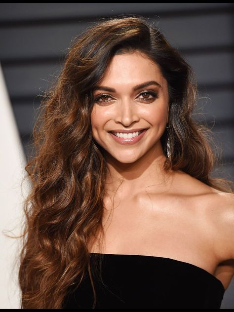 Deepika Padukone attends the 2017 Oscar after Party Bollywood Actress Hair, Deepika Padukone Makeup, Deepika Padukone Hair, Simran Kaur, Dipika Padukone, Deepika Padukone Style, Celebrity Makeup Looks, Makati, Deepika Padukone