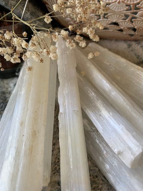 Selenite Crystal Aesthetic, White Crystals Aesthetic, Selenite Aesthetic, Night Collage, Spiritual Girl, Monster Spray, Crystals Healing Grids, Magic Crystals, Using Crystals