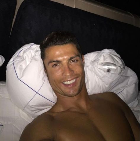 Cristiano Ronaldo Memes, Ronaldo Memes, Ronaldo Shirtless, Cristiano Ronaldo Shirtless, Cristiano R, Cristiano 7, Lionel Messi Family, Ronaldo Photos, Cr7 Wallpapers