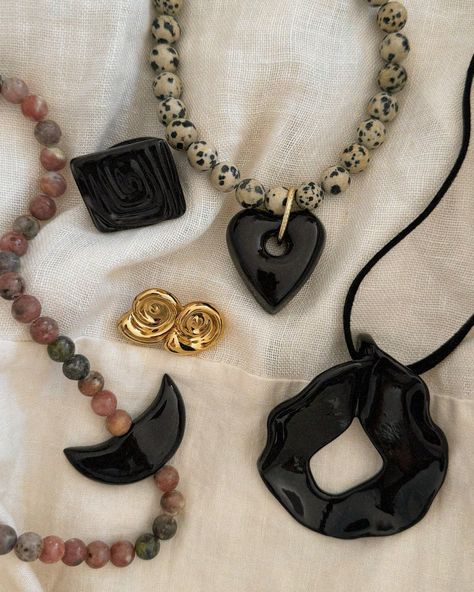 Ceramic pieces with natural beads and 24K gold glaze, all handcrafted in our studio in Ecuador 🌀〰️ Explore more at www.twins-studio.com Ceramic Necklaces, Ceramic Accessories Jewellery, Necklace Ceramic, Ceramic Bead Jewelry Necklaces, Ceramic Necklace Novica, Ceramic Jewelry, Natural Beads, Ceramic Mugs, Diy Art