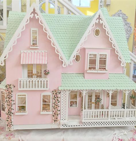 267 Likes, 10 Comments - Vicky (@pinkinparadise808) on Instagram: “Front entrance of my Dollhouse Not for Sale#greenleafdollhouse #garfielddollhouse #pastel…” Pink Dollhouse, Shabby Chic Wall Decor, Shabby Chic Garden, Shabby Chic Pillows, Victorian Dollhouse, Shabby Chic Bathroom, Shabby Chic Bedroom, Chic Pillows, Victorian Dolls