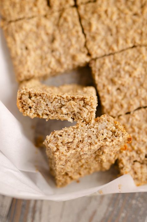 Kids No Sugar Peanut Butter Banana Oatmeal Bars are a healthy and easy sugar free kid friendly recipe perfect for your BLW babies and toddlers! Peanut Butter Banana Oatmeal Bars, Oats Bars, Banana Oatmeal Bars, Peanut Butter Banana Oatmeal, Kid Recipes, Banana Bars, Peanut Butter Oats, Oatmeal Bars, Oat Bars