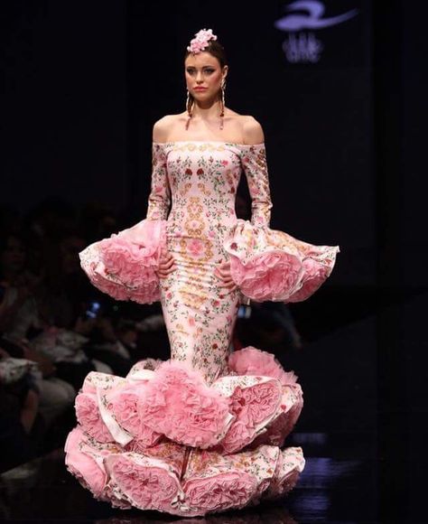 Flamenco Dresses, Met Gala Dresses, Italian Aesthetic, Gala Dress, Fashion 1940s, Flamenco Dress, High Fashion Dresses, Fairytale Fashion, Woman Suit Fashion