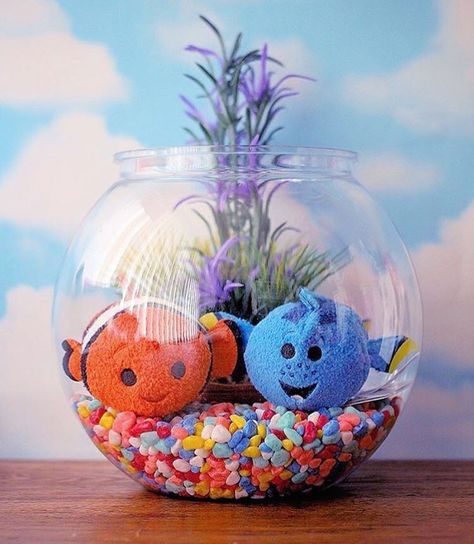 nemo and dory tsum tsum in a fish bowl Disney Nursery Decor, Disney Dorm, Disney Playroom, Tsum Tsum Party, Disney Bathroom, Disney Bedroom, Deco Disney, Casa Disney, Disney Room Decor