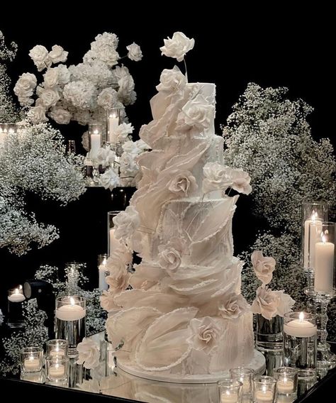 Extravagant Wedding Cakes, Big Wedding Cakes, Floral Styling, Dream Wedding Cake, Extravagant Wedding, Dream Wedding Decorations, Dream Wedding Venues, Modern Wedding Cake, Wedding Cake Decorations