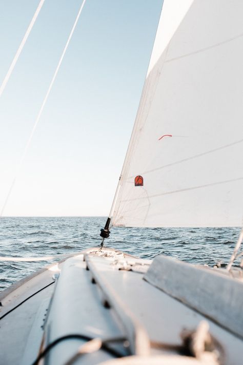 A view from a sailboat on a choppy sea and the clear sky above Vacation Greece, Tattoo Travel, Greece Outfit, Summer Boats, Greece Santorini, Recipes Summer, Travel Greece, Greece Vacation, Whatsapp Wallpaper