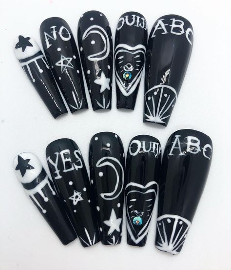 Ouija Board Nail Art, Ouija Nail Art, Oujia Board Nails, Ouji Board Nails, Ouija Board Nails, Ouija Nails, Goth Nail Art, Halloween Acrylic, Halloween Acrylic Nails