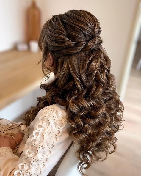 24 Breathtaking Half-Up Half-Down Wedding Hairstyles Crimped Hairstyles Wedding, Bride Hairstyles Half Up Half Down Curls, Textured Bridal Hair Half Up, Natural Curl Bridal Hair, Voluminous Bridal Hair, Down Curly Wedding Hair, Romantic Wedding Hair Half Up, Romantic Half Up Wedding Hair, Big Curls Wedding Hair