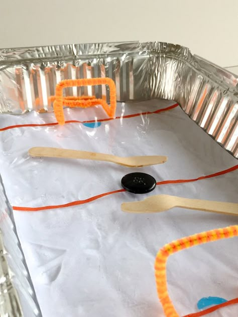 Build your own tabletop ice hockey rink! Ice Hockey Rink, Hockey Crafts, Olympic Idea, Diy Tabletop, Olympic Crafts, Handmade Charlotte, Sport Craft, Winter Preschool, Popsicle Sticks