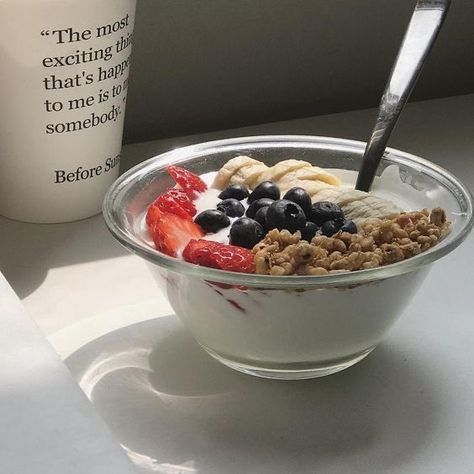 𝔪𝔢𝔞 on Twitter: "yogurt bowls 🤍🤍🤍… " Pasti Fit, Resep Diet, Makanan Diet, Think Food, Idee Pasto Sano, Food Goals, Food Is Fuel, Puddings, Cafe Food