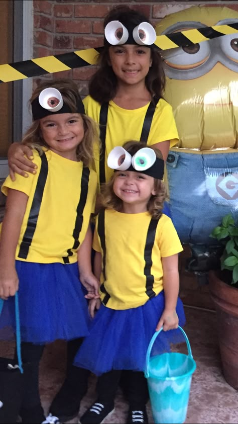 Minions Halloween Costume Group, Minions Costume Diy, Minion Costumes Diy, Minion Diy Costume, Costume Minion, Minions Costume, Easy Kids Costumes, Diy Minion Costume, Minions Halloween