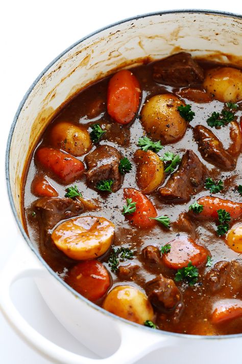 A hearty and incredibly delicious recipe for Guinness Beef Stew -- made on the stove or in a slow cooker. Guinness Stew Recipe, Guinness Beef Stew, Irish Stew, Beef Stew Recipe, Stew Recipe, Irish Recipes, Beef Dishes, Beef Stew, Stew Recipes