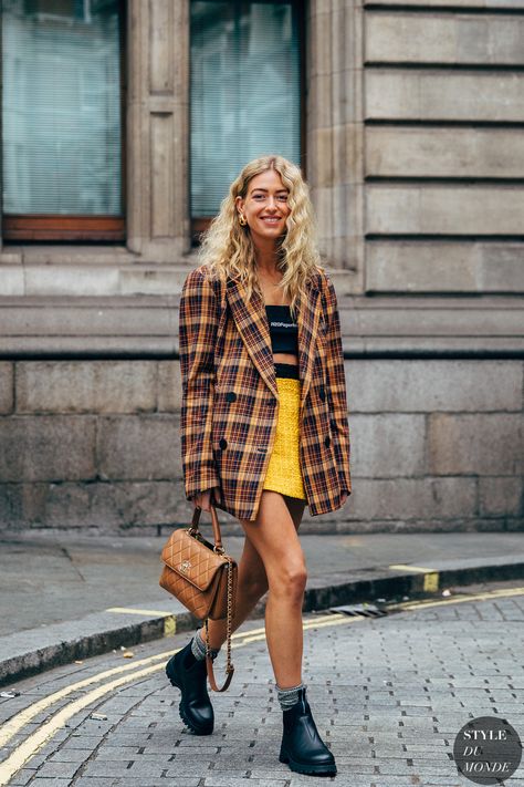 London FW 2019 Street Style: Emili Sindlev - STYLE DU MONDE | Street Style Street Fashion Photos Emili Sindlev Gigi Hadid Streetstyle, Italian Street Style, Berlin Street Style, Emili Sindlev, Model Street Style, Collage Vintage, London Street Style, Looks Street Style, Women Street