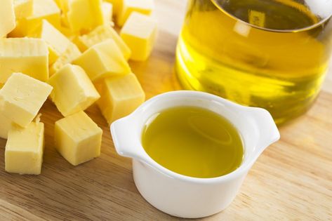 We get it, sometimes there is no substitute for butter - but swapping olive oil for butter works more often than you might think. Healthy Baking Substitutes, Oil Substitute, Butter Substitute, Baking 101, Cholesterol Remedies, Ard Buffet, Cholesterol Lowering Foods, Baking Substitutes, Cholesterol Diet