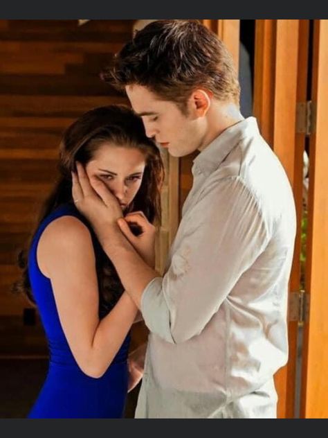 Billy Burke, Twilight Saga Breaking Dawn, Twilight Cast, Bella Cullen, Twilight Breaking Dawn, Bella And Edward, Robert Pattinson And Kristen, Twilight Photos, Twilight Edward