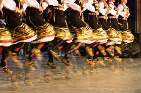 Хоро/ Horo dance Serbian Folklore Dance, Bulgarian Dance Folklore, Folk Dance Aesthetic, Balkan Culture, Bulgarian Art, Bulgarian Folklore, Dance Aesthetic, Folk Clothing, Sports Aesthetic