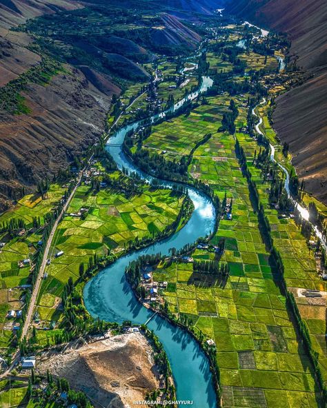 Afghanistan Landscape, Vacation List, Winding River, Dear World, Hunza Valley, Pakistan Travel, Gilgit Baltistan, Summer Vacations, 5 Hours