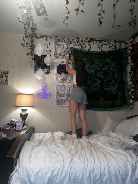 hippie room decor, boho room decor, Neon lights, earthy room Tapestry Bedroom Ideas, Tapestry Bedroom Aesthetic, Dream House Bedroom, Mini Posters, Aesthetic Bedroom Decor, Chill Room, Cute Diy Room Decor, Bedrooms Ideas, Tapestry Bedroom