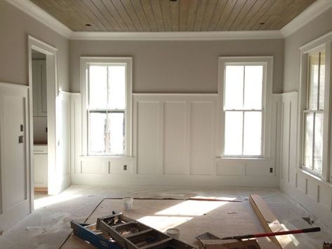 Wainscoting Ideas, Wainscoting Wall, Dining Room Wainscoting, Diy Wainscoting, Dining Room Remodel, Basement Bedrooms, Wood Trim, Small Dining, Room Remodeling