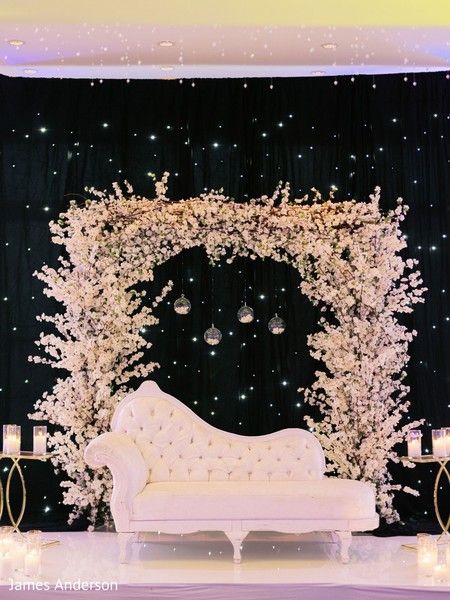 Debut Souvenir Ideas, Debut Theme, Night Wedding Decor, Starry Night Wedding, Wedding Stage Decor, Barn Wedding Decorations, Moon Wedding, A Starry Night, Indian Wedding Reception