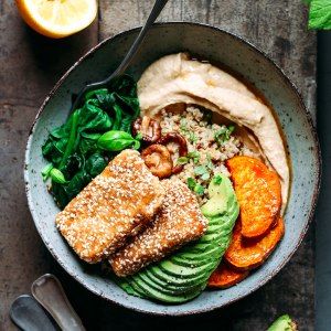 Recipes - Full of Plants Hoisin Tofu, Tofu Bowls, Hummus Wrap, Buddha Bowls Recipe, Meat And Vegetables, Tofu Scramble, Buddha Bowls, God Mat, Bowl Recipes