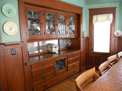 1920s Built In Cabinets, Bungalow Built Ins, Built In Cabinets Dining Room, Dining Room Built In Cabinets, Bungalow Dining Room, Craftsman Cabinets, Ikea Room Divider, Craftsman Dining Room, Dining Room Built Ins