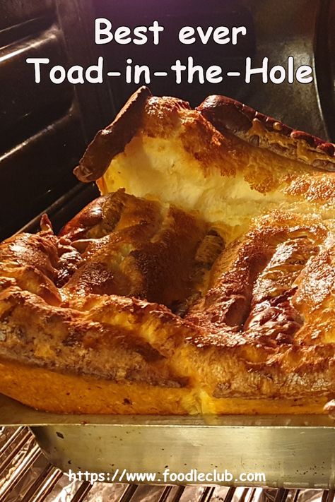 Toad In The Hole For Two, British Food Dinners, Toad In A Hole Recipe, Toad In The Hole Recipe Easy, British Comfort Food, British Recipes Traditional, British Meals, Traditional British Food, Toad In The Hole Recipe