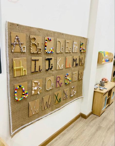 Reggio Emilia Classroom, Reggio Inspired Classrooms, Eyfs Classroom, Reggio Classroom, Preschool Rooms, Preschool Classroom Decor, Preschool Class, Home Daycare, Montessori Classroom