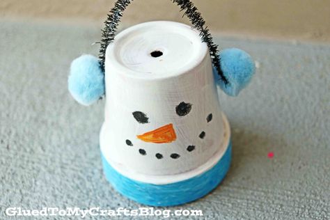 Terra Cotta Pot Snowman - Kid Craft Idea For Winter Pot Snowman, Craft Snowman, Clay Pot Projects, Terra Cotta Pot, Terra Cotta Pot Crafts, Christmas Pots, Flower Pot Crafts, Festive Crafts, Reindeer Decorations