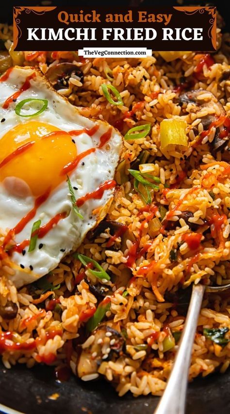 This recipe brings the comfort food goodness of fried rice and the spicy tang of kimchi together in this Korean twist on an old classic. It’s a quick and easy way to turn your leftover rice into a stunning new meal! Vegetarian Kimchi, Cooking Fried Rice, Easy Kimchi, Rice Ideas, Korean Meals, Sushi Recipes Homemade, Recipes Korean, Rice Side Dish Recipes, Breakfast For A Crowd