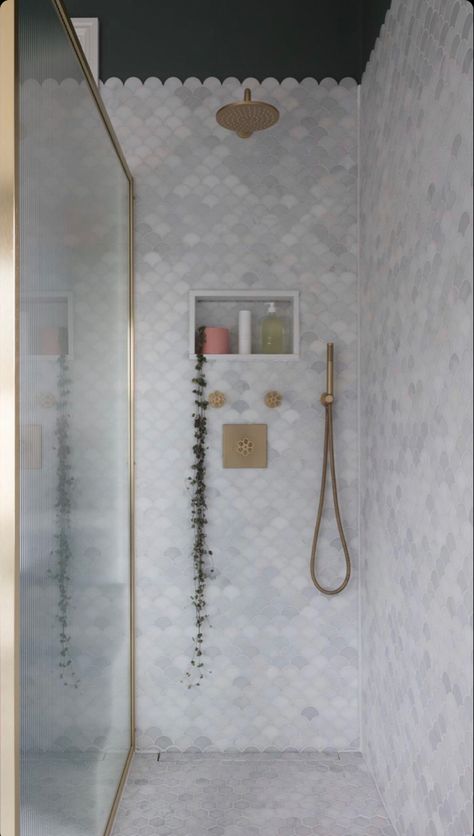 Ca pietra Scallop Tile Bathroom, Ca Pietra, Scallop Tiles, Bathroom Sink Units, New House Bathroom, Marble Showers, Gold Shower, Small Bathroom Makeover, Georgian Homes