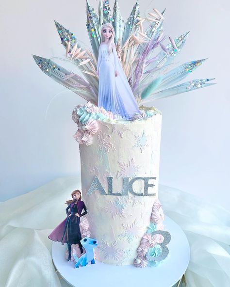 Elsa Frozen 2 Cake, Elsa Castle Cake, Elsa Pasta, Frozen Birthday Party Cake, Frozen Themed Birthday Cake, Pastel Frozen, Elsa Cake Frozen, Frozen Birthday Party Decorations, Elsa Cake