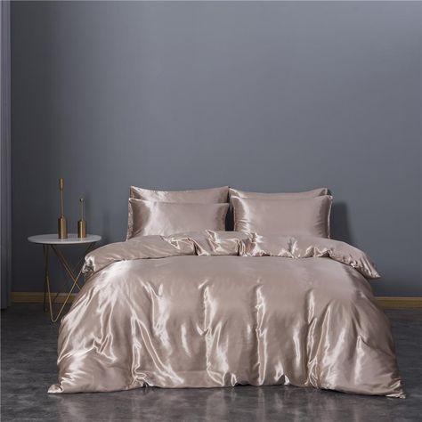 There are many models of similar products, you can choose your favorite. If you need, you can leave me a message, we will respond promptly. Vintage Duvet, Silk Duvet Cover, Queen Size Comforter, Silk Bedding Set, King Size Bedding Sets, Luxury Bedding Set, Satin Sheets, Designer Bedding Sets, Quilted Duvet Cover