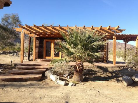 Desert Tiny Home, Homes On Stilts, Desert Homestead, Desert Cabin, Earthy Homes, Homestead Cabin, Desert Ranch, Adobe Homes, Desert Backyard