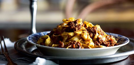 Guy Grossi's Pappardelle with spiced veal ragu - Wine Selectors Tagliatelle Bolognese, Red Wine Beef, Red Wine Recipe, Lamb Ragu, Ragu Sauce, Beef Ragu, Pappardelle Pasta, Liver Recipes, Bolognese Recipe