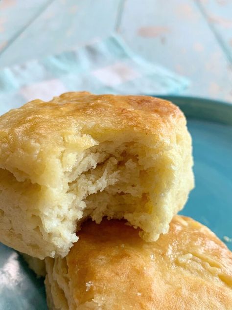 Cream Cheese Biscuits, My Country Table, Southern Biscuits, Cream Biscuits, Scrumptious Food, Dinner Side, Country Table, Biscuit Rolls, Cheese Biscuits