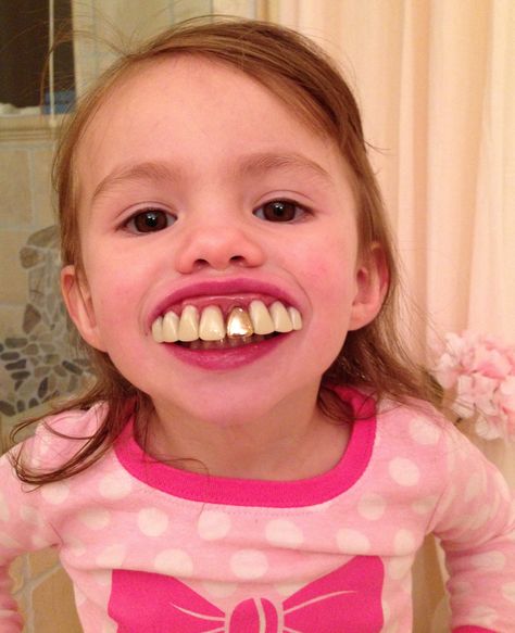 What happens when your kids find your stash of prosthetic teeth in your make-up special fx supplies...these pictures crack me up: Prosthetic Teeth, Teeth Humor, Funny Baby Images, Justin Bieber Jokes, American Funny Videos, Indian Funny, Funny Dresses, Big Teeth, Best Funny Photos