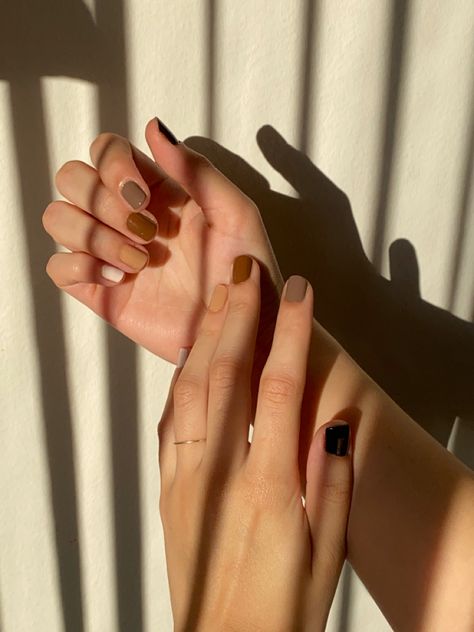 Brown Monochrome Nails, Brown Gel Nails Short, Nude Tone Nails, Coffee Manicure, Brown Gradient Nails, Nailart Brown, Brown Nails Short, Monochrome Nails, Babysitting Ideas